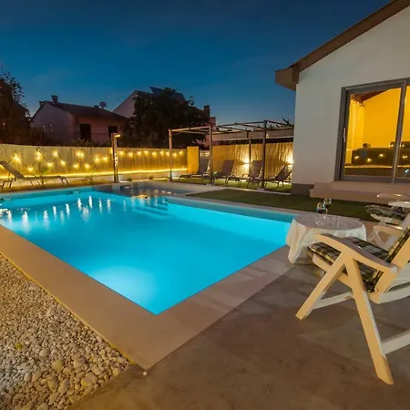 Kuntrada 45 Holiday Home - Heated & Kids Pool Fazana Exterior photo