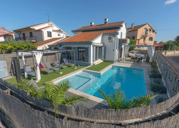 Kuntrada 45 Holiday Home - Heated & Kids Pool