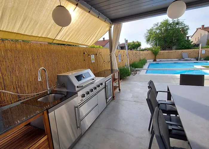 Kuntrada 45 Holiday Home - Heated & Kids Pool
